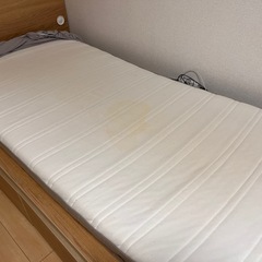 IKEA マルム    
マット・収納ケース付きの画像