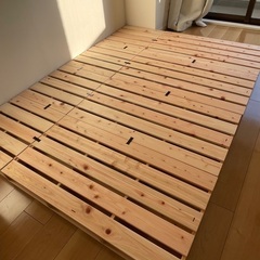 簡単に組み替えられるパレット風ベッド