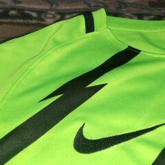【終了・有難うございました‼】中古 NIKE ナイキ メンズ 半袖シャツ 蛍光グリーン ロゴ刺繍 メンズL 早い者勝ちです✨✨の画像