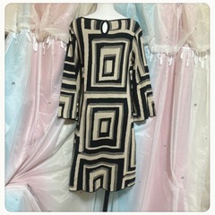 ꒰Bou JeIoud꒱幾何学模様 ベルスリーブ ニット ワンピース 黒茶の画像