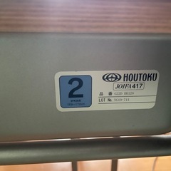 学校机と椅子の画像