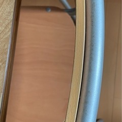 学校机と椅子の画像