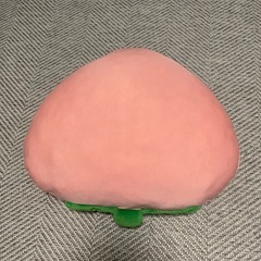 いちご型クッションの画像