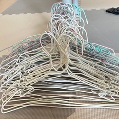 ワイヤーハンガー 約55本セットの画像