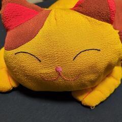 チリメンの招き猫のぬいぐるみです。の画像