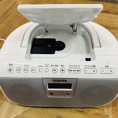 TOSHIBA ポータブルCDプレーヤー ホワイトの画像