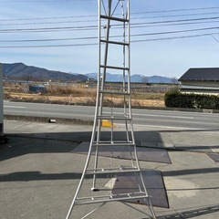 三脚脚立の画像