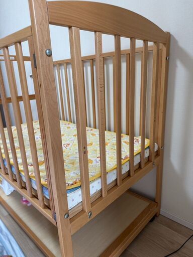 カトージ ベビーベッド ツーオープン（収納板付）国産プレミアムライン