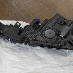 ★ほぼ新品・現行60系プリウス用★純正右ヘッドライト・81105-47A90・定価約8.7万相当・ZVW60・MXWH60・MXWH65などの画像