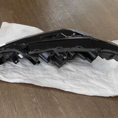 ★ほぼ新品・現行60系プリウス用★純正右ヘッドライト・81105-47A90・定価約8.7万相当・ZVW60・MXWH60・MXWH65などの画像