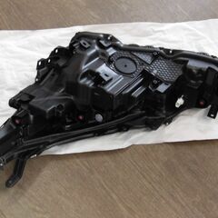 ★ほぼ新品・現行60系プリウス用★純正右ヘッドライト・81105-47A90・定価約8.7万相当・ZVW60・MXWH60・MXWH65などの画像