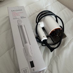 ドライヤーとヘアアイロンの画像