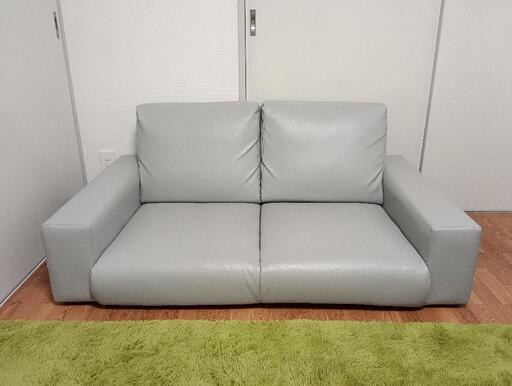 【美品】DORIS 2人掛けソファ カウチ レザー 北欧 グレー