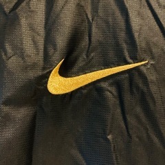 美品】NIKE フード　金黒　ナイロンジャケット y2kの画像