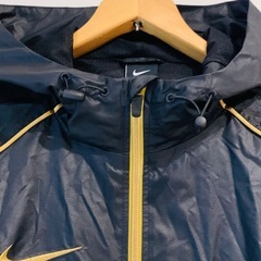 美品】NIKE フード　金黒　ナイロンジャケット y2kの画像