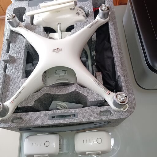 ファントム4　美品　リモート機器付きです　登録も簡単です　格安だと思います