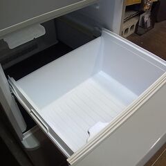 開店セール中につき、通常特価43,978円より32％引きの29,905円!　SHARP　シャープ　3ドア冷蔵庫　SJ-W354H　350L　ノンフロン冷凍冷蔵庫　2021年製　シルバー　左右開きタイプ（どっちもドア）　（発）の画像