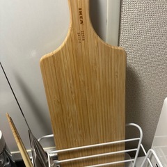 まな板、食器乾燥ラック、皿3枚、電子計量器