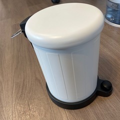 受け渡し予定者有　IKEA ゴミ箱 小の画像