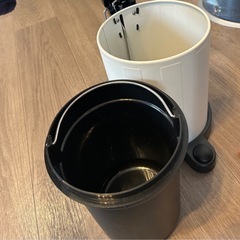 受け渡し予定者有　IKEA ゴミ箱 小の画像