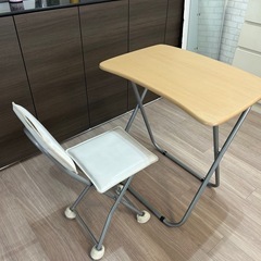 テーブルと椅子