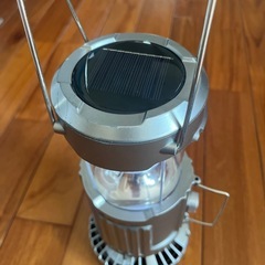 多機能LEDライト扇風機ソーラー＆乾電池対応の画像