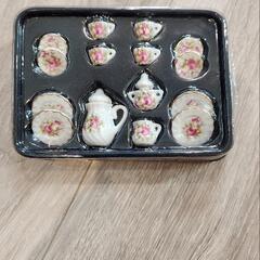 新品　ミニチュア食器　洋風　花柄　皿