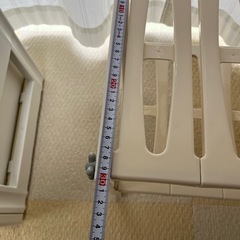 ①ニトリ　シンク下収納ラック　伸縮タイプの画像