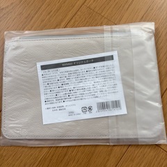 新品未開封！　マナラ　ポーチ　ノベルティの画像