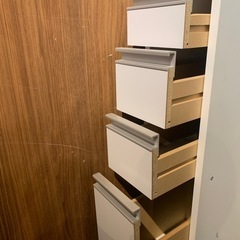 すき間オープン収納庫　棚　シェルフ　収納家具の画像
