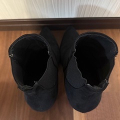 スエード　ブラックブーティの画像