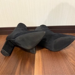スエード　ブラックブーティの画像