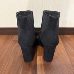 スエード　ブラックブーティの画像