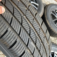 美品バリ山☆215/70R16 アルミ付き 4本セット スタッドレス　デリカd5の画像