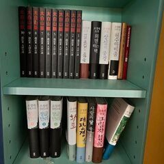 【無料】韓国語版　韓国書籍　200冊程度まとめてお譲りしたいですの画像