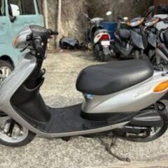 中古原付バイク　ジョグ　シルバーの画像