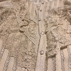 ベージュ春ブラウス新品の画像