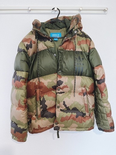 adidas カモフラージュ フード付きダウンジャケット