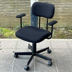 デスクチェア　オフィスチェア　肘掛け付　黒