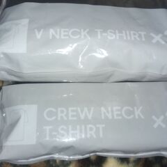 【まだ受付中】新品 GU ジーユー Vネック＆クルーネック 半袖Tシャツ 黒 無地 計4枚セット コットン100% メンズS 女性にも♪ 早い者勝ちです✨✨の画像