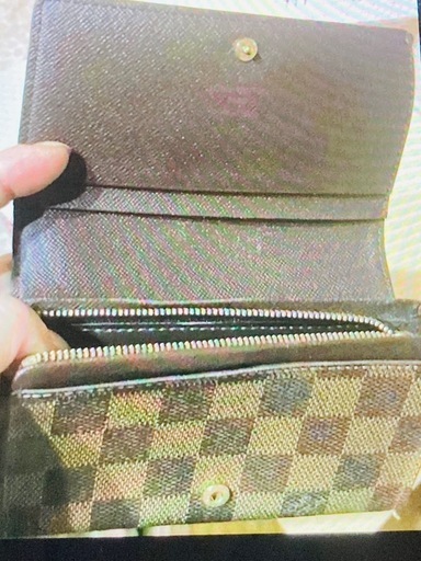 ルイヴィトン2枚折り財布リピ割り有ります｡