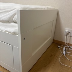 IKEAマットレス2つ付きベッドの画像