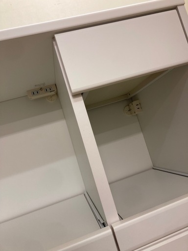 アンティーク調　キッチンボード　ホワイト　配達設置対応　コンセント３口付き　スライド棚　レンジ台　食器棚