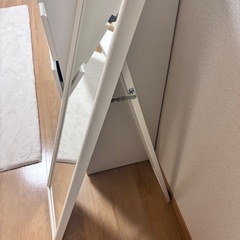 IKEAスタンドミラーの画像