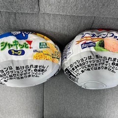 クッション2つ シーチキン缶、シャキッとコーン缶の画像