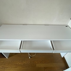 机　デスクの画像