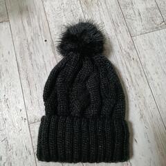 H＆M ぽんぽん付きニット帽 黒 未使用