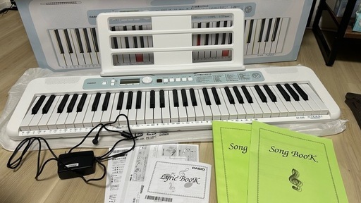 キーボードピアノ(光る鍵盤で簡単ピアノ練習！)