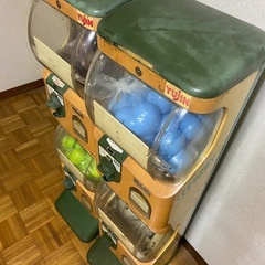 YUJIN　中古ガチャガチャ2台　カギ付きの画像