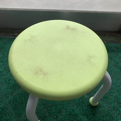 椅子 子供 作業などの画像